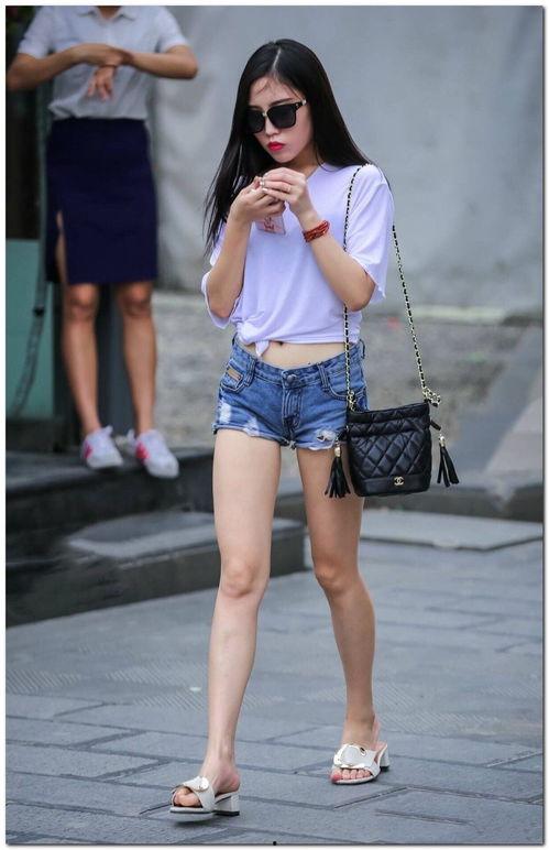 大长腿超短裤美女主播,魅力四溢的直播风采